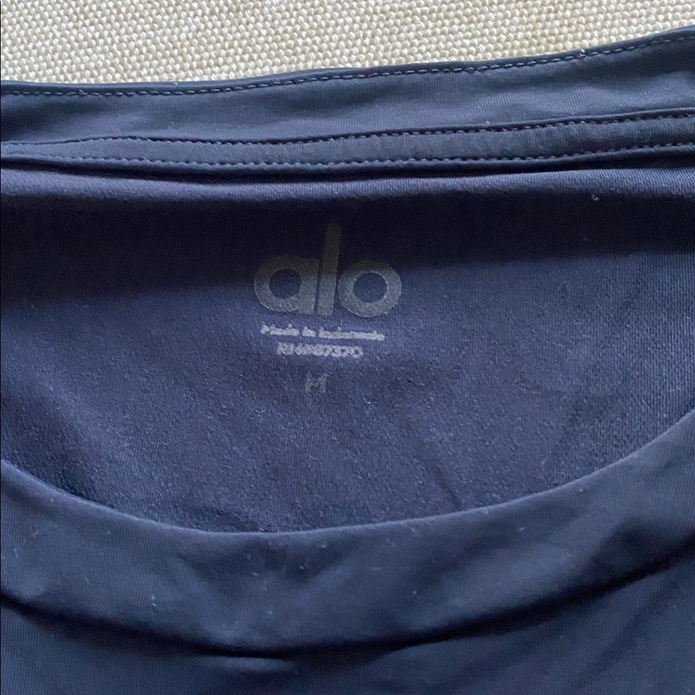 Alo Men’s Navy Blue Short Sleeve Workout Shirt Size M - Picture 3 of 8